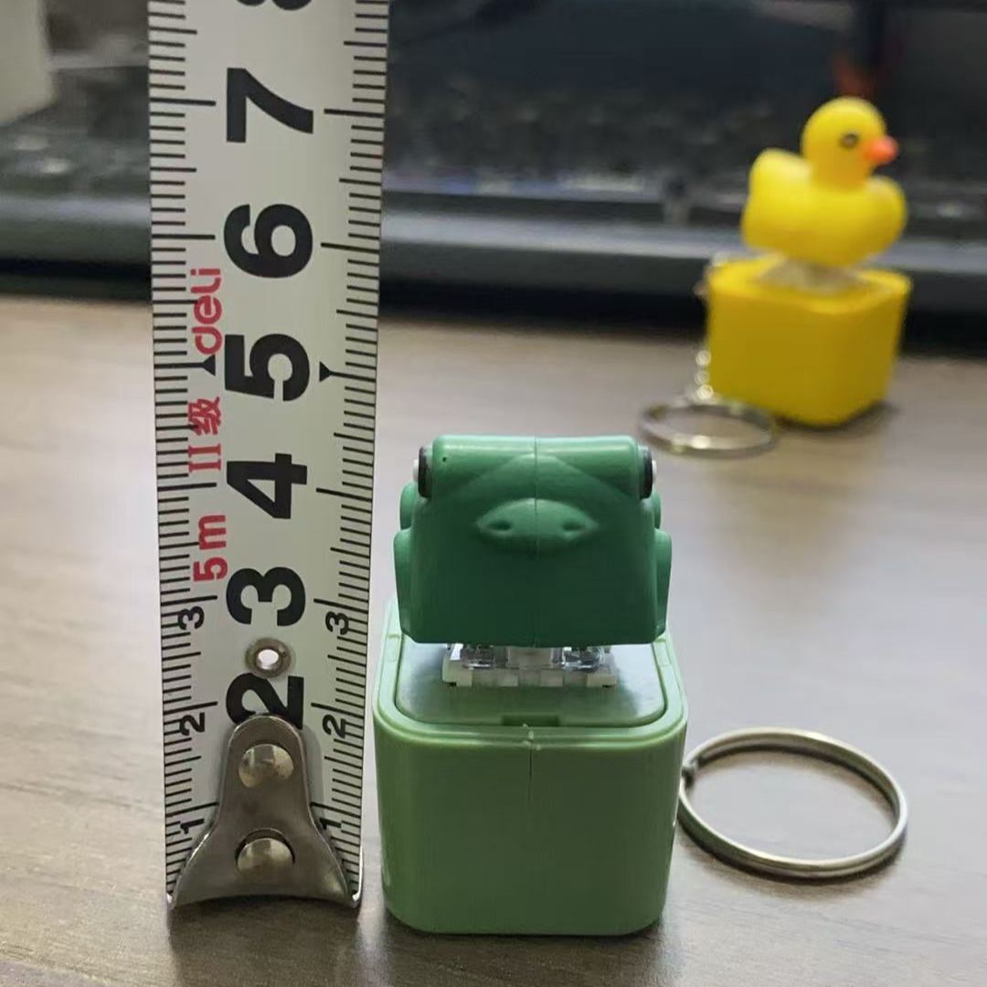 Lizard Keychain, Rechargeable Stress-Relieving Clicky Keyboard, Adult Animals Fidgets Single Key, Frog Croaking Stress Reliever with Colorful Lights (1 Pcs)