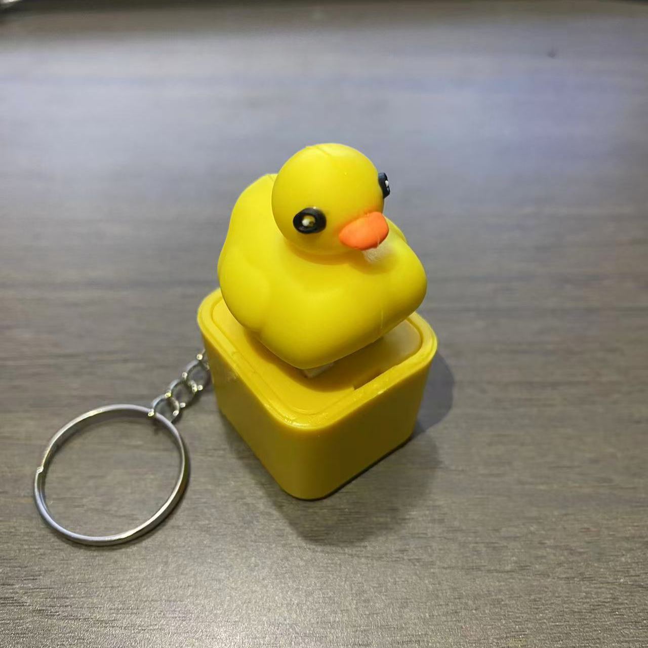 Lizard Keychain, Rechargeable Stress-Relieving Clicky Keyboard, Adult Animals Fidgets Single Key, Frog Croaking Stress Reliever with Colorful Lights (1 Pcs)