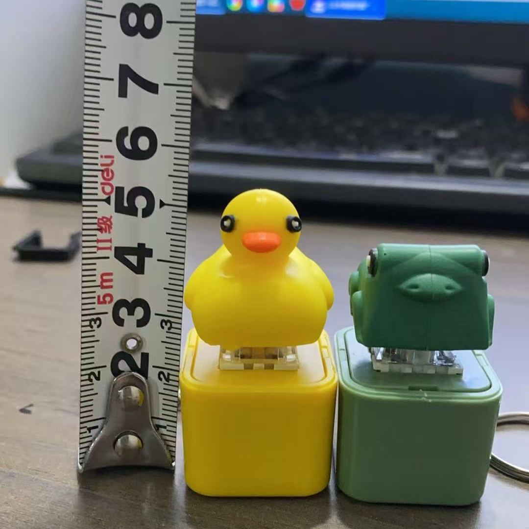 Lizard Keychain, Rechargeable Stress-Relieving Clicky Keyboard, Adult Animals Fidgets Single Key, Frog Croaking Stress Reliever with Colorful Lights (1 Pcs)