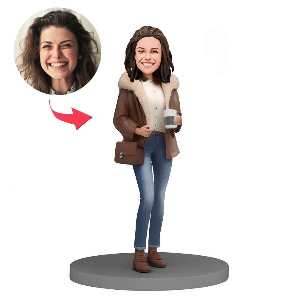 Bobblehead Personnalisé Femme En Manteau De Coton Court Tenant Du Café