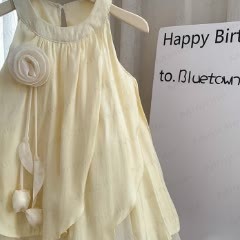 Abito da principessa per bambina in chiffon and tulle a strati con petali - image 4