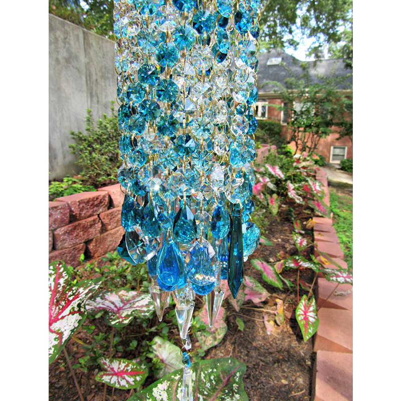 Aurora Crystal Wind Chimes，Made of hundreds of crystals and gems.