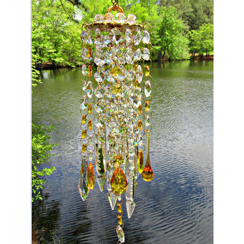 Aurora Crystal Wind Chimes，Made of hundreds of crystals and gems.