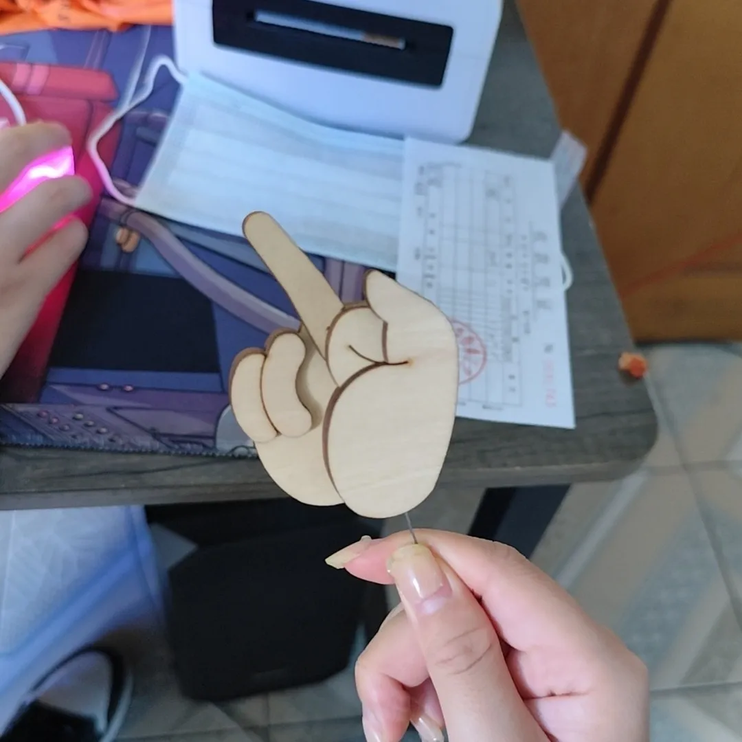 🤣FUNNY WOODEN FINGER BROOCH