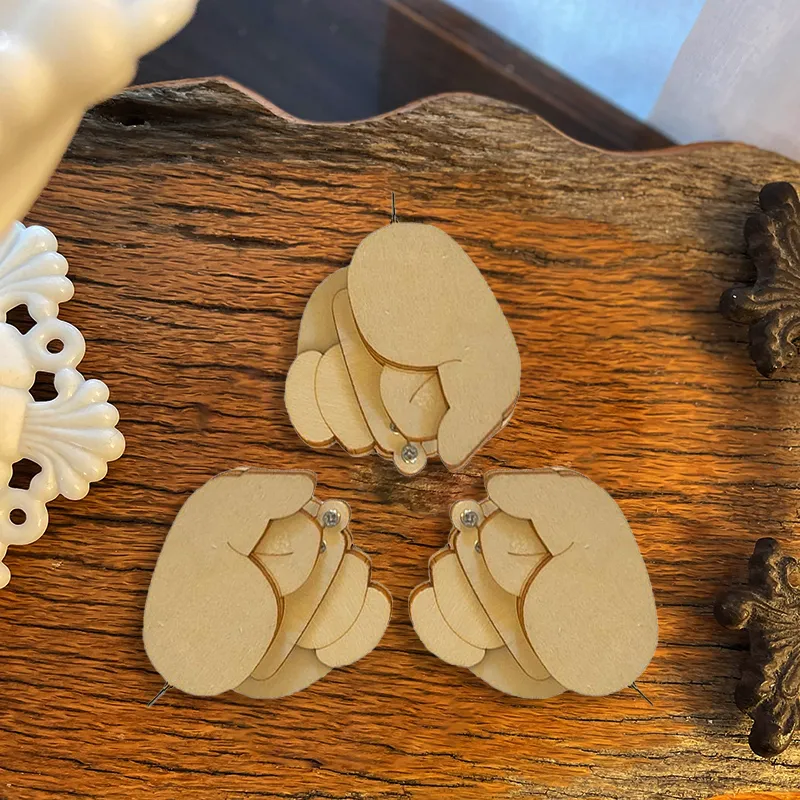 🤣FUNNY WOODEN FINGER BROOCH