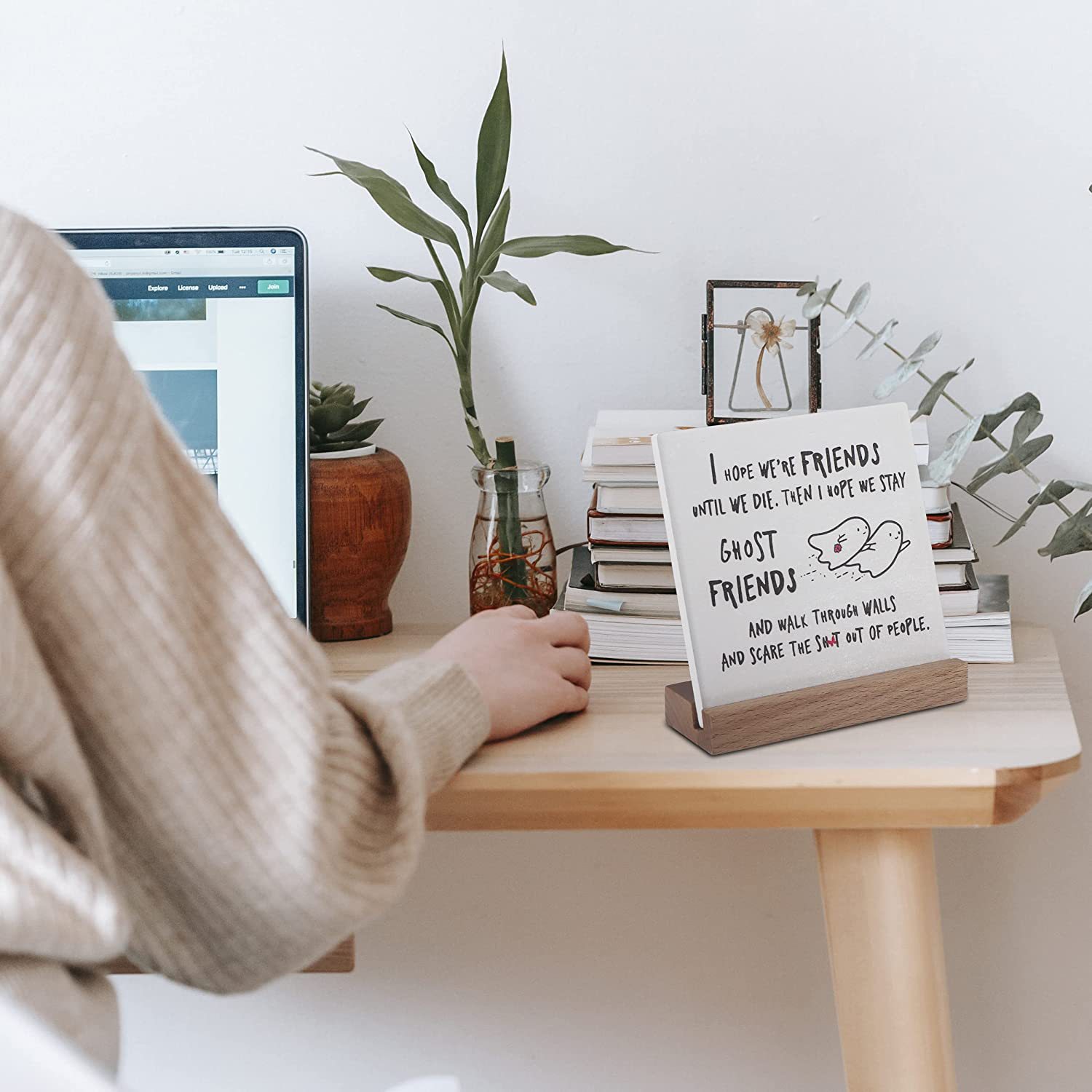 🎁Wooden Decorative Ornaments - The Perfect Gift For Family & Friends