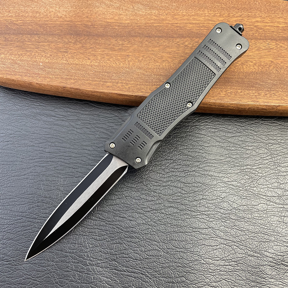 Multifunctional portable tactical knife 