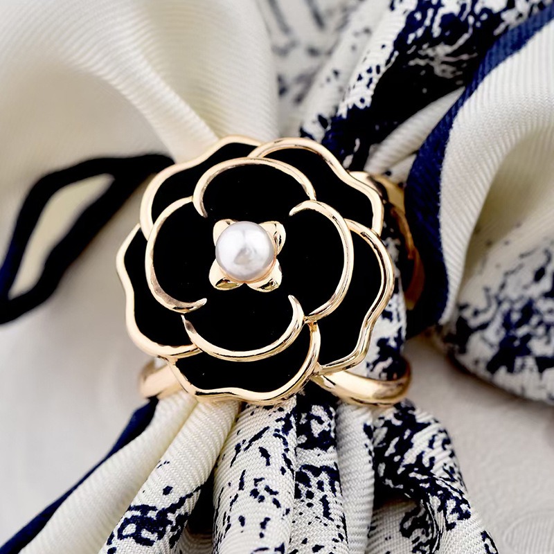 🔥Hot Sale💟 - Camellia Scarf Buckle🌺
