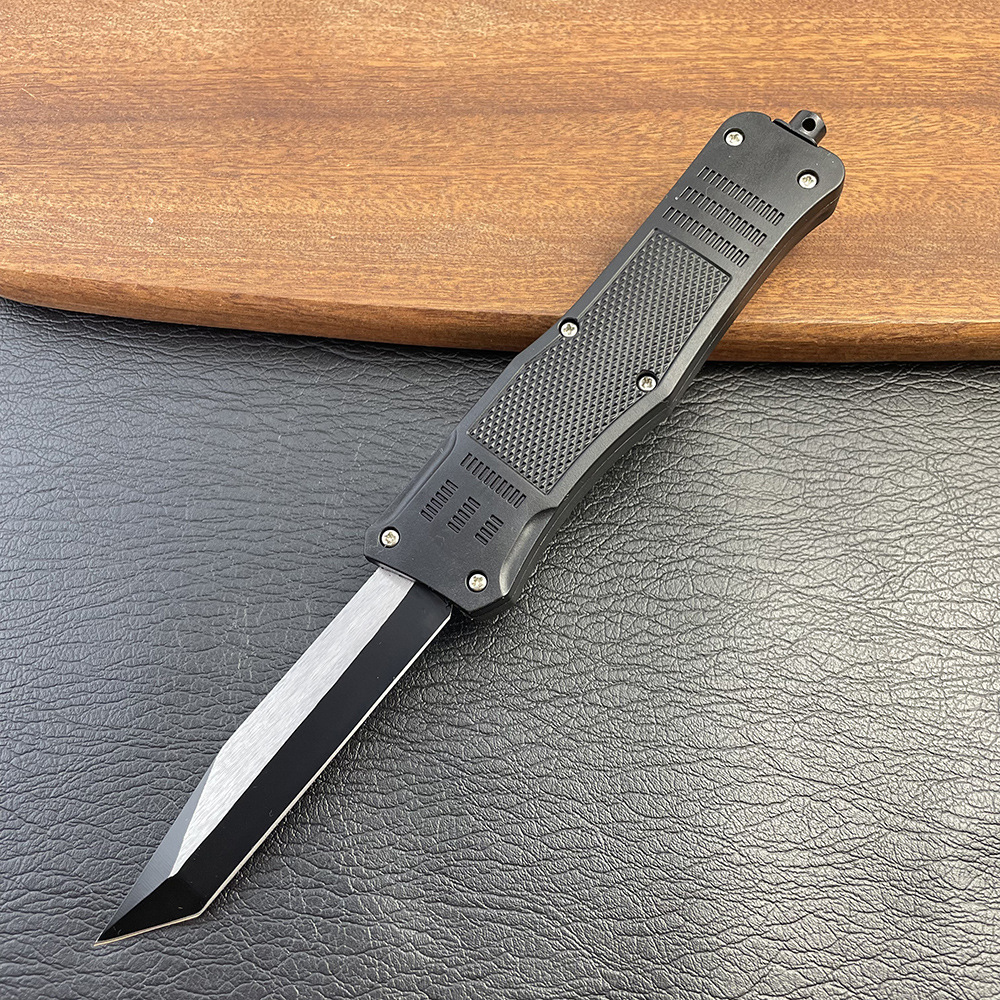 Multifunctional portable tactical knife 