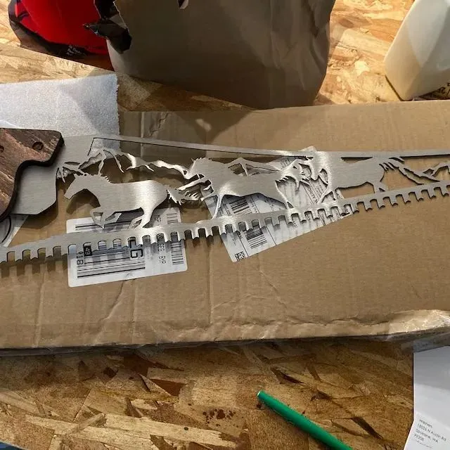 Father‘s Day Hot Sale Handsaw Shaped Sculpture Art