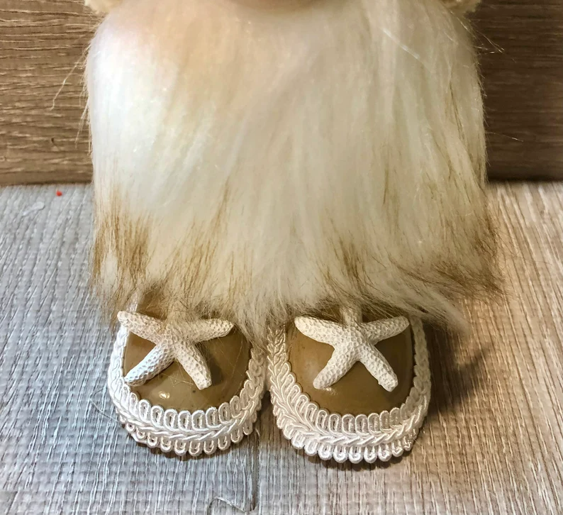 Beach Gnome --Tiered Tray Gnome