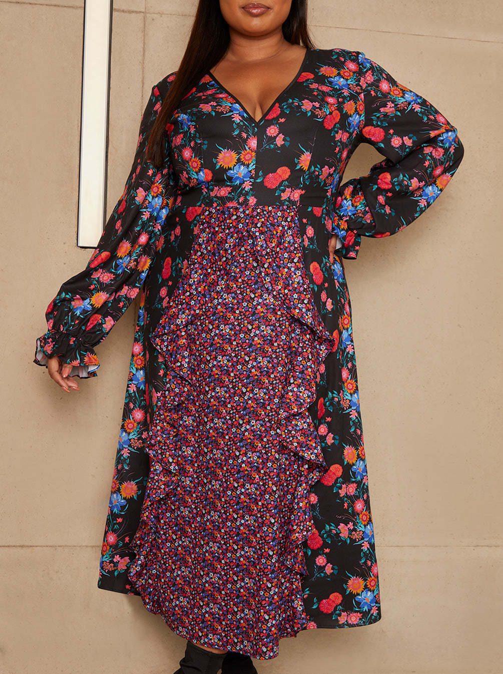 Plus Size Long Sleeve Plunge Floral Printed Midi Dress in Black