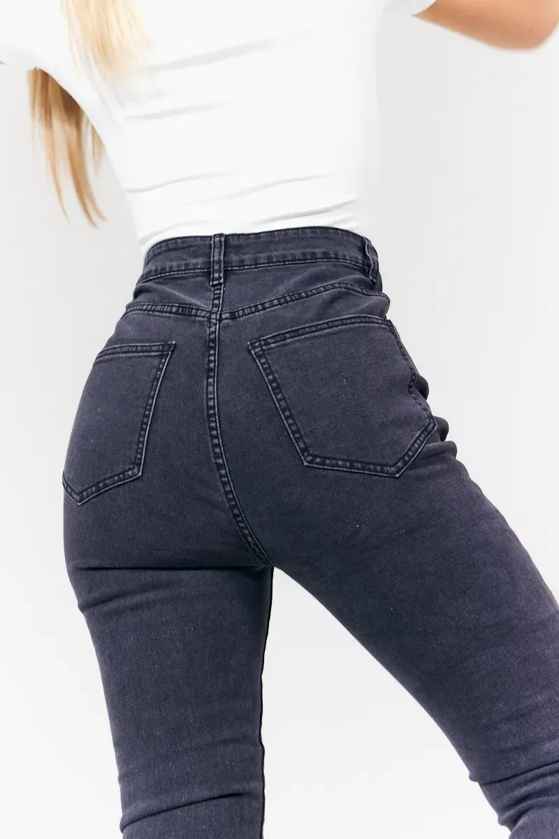 In The Style Isobelle Skinny Jean in Black