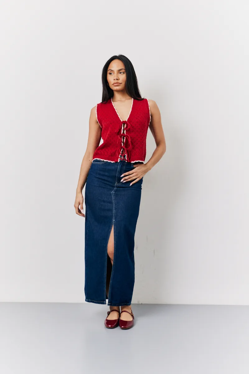 In The Style Contrast Edge Tie Front Knitted Waistcoat in Red