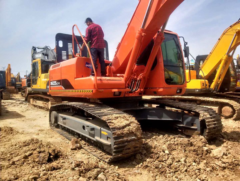 Used Doosan DH225-9 excavator