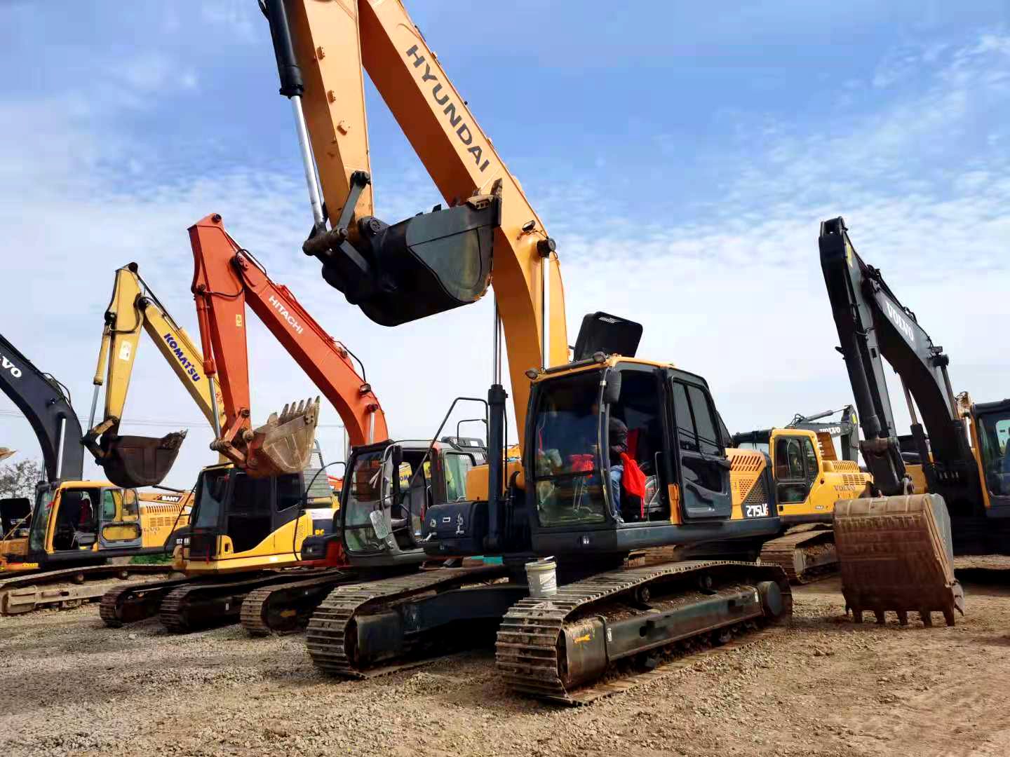 Used Hyundai R275VS excavator
