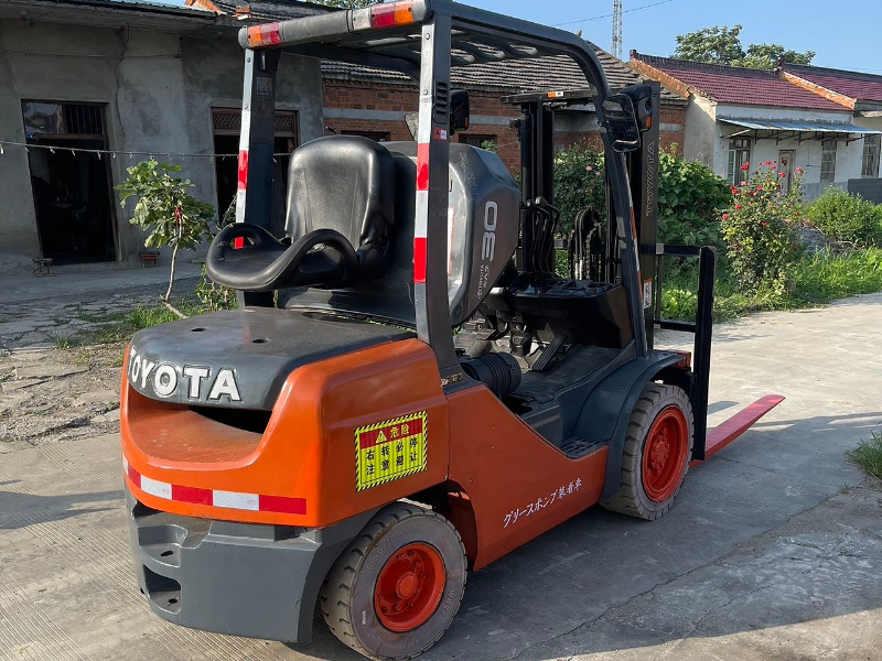 Toyota 3-ton forklift