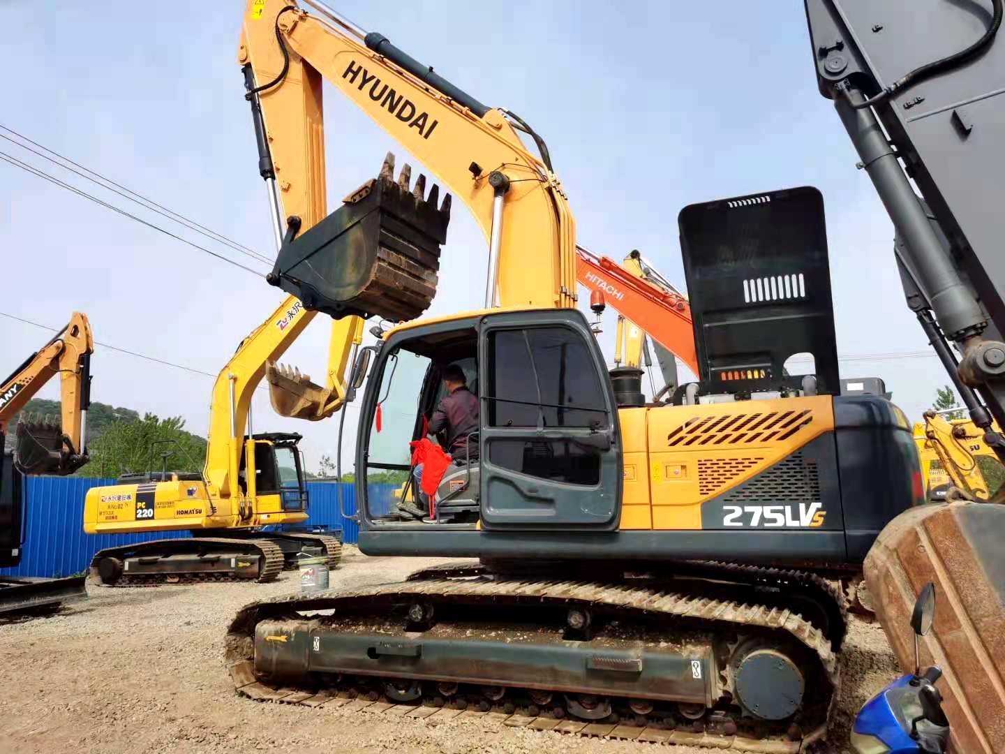Used Hyundai R275VS excavator