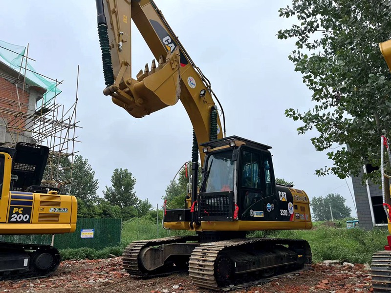 Used Caterpillar CAT3202L excavator
