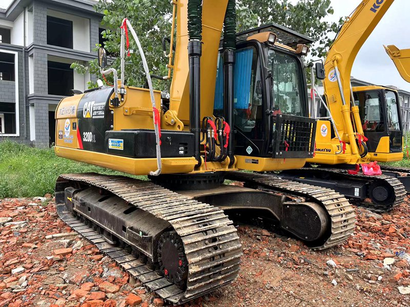 Used Caterpillar CAT3202L excavator