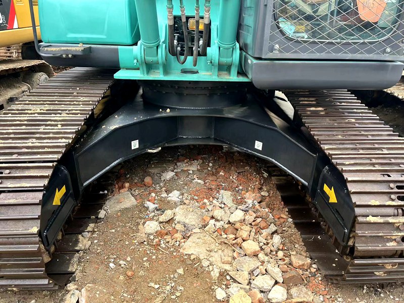 Used Kobelco SK200LC-8 excavator