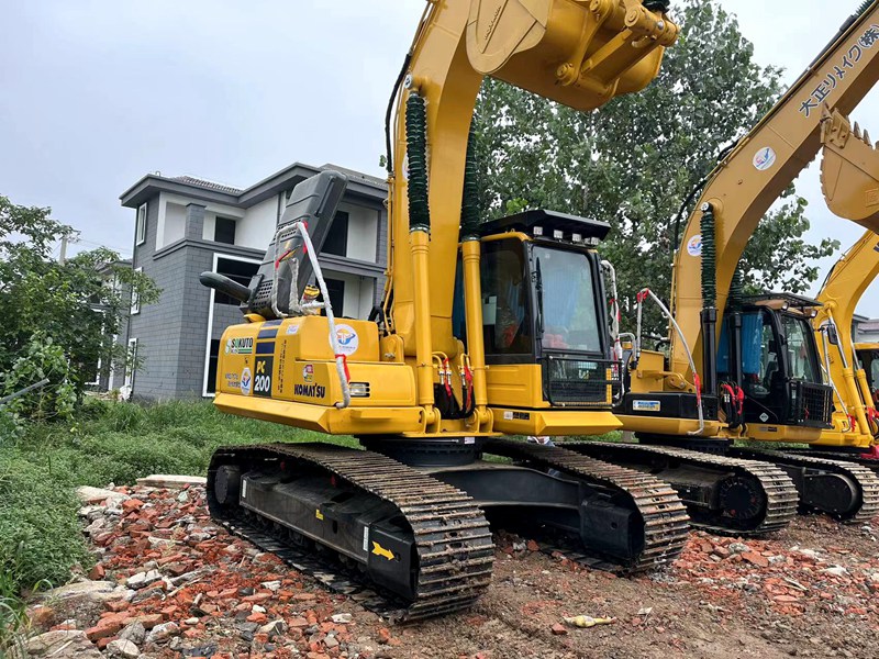 Used Komatsu PC200-8N1 excavadora
