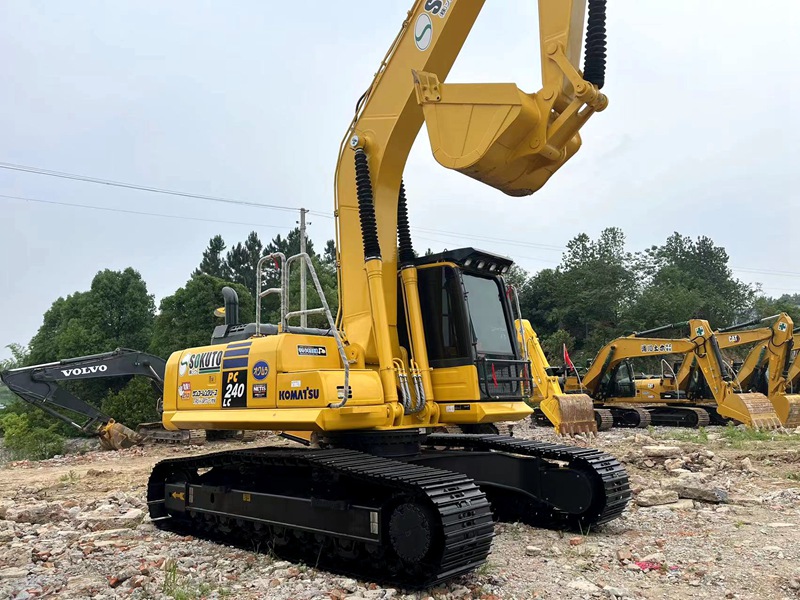 Used Komatsu PC240-8 excavator