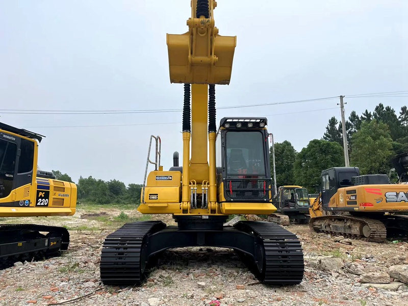 Used Komatsu PC240-8 excavator
