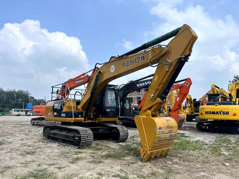Used Caterpillar CAT320D2L excavator