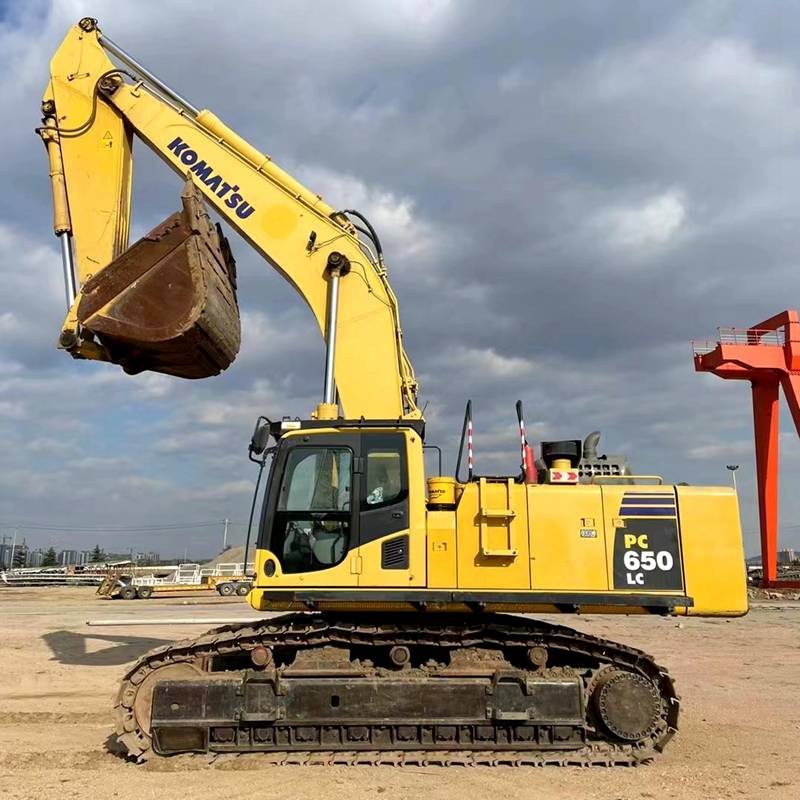 Used Komatsu PC650-8 excavator