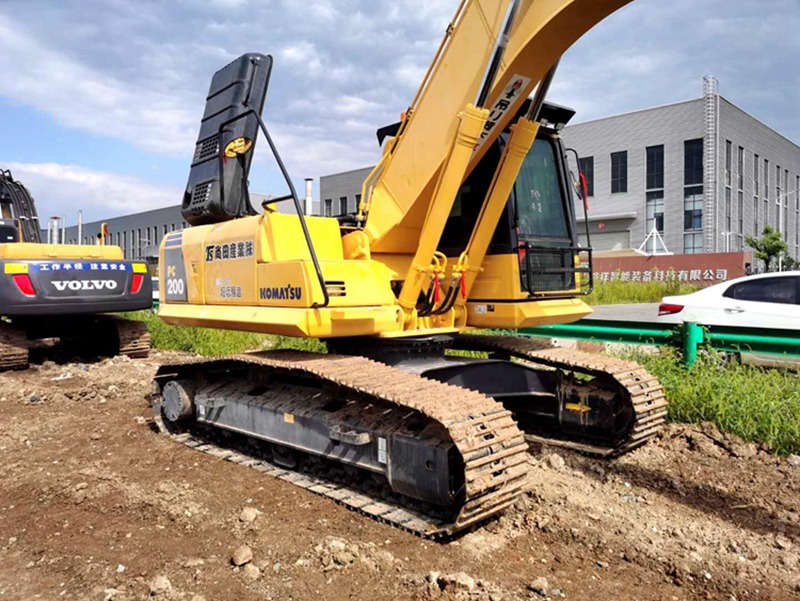 Used Komatsu PC200-8 excavator