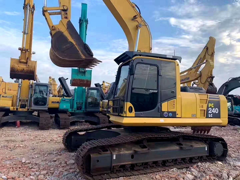 Used Komatsu PC240-8 excavator