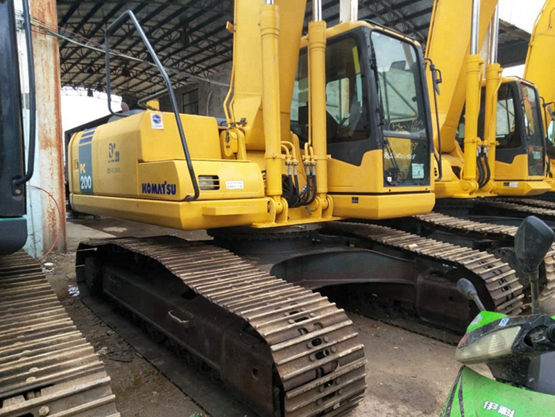Used Komatsu PC200-7 excavator