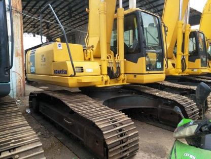 Used Komatsu PC200-7 excavator
