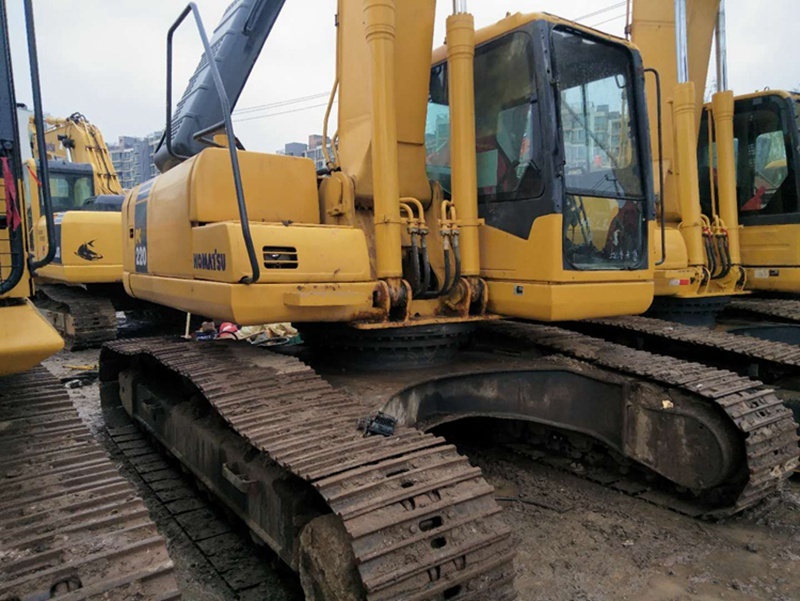 Used Komatsu PC220-7 excavator