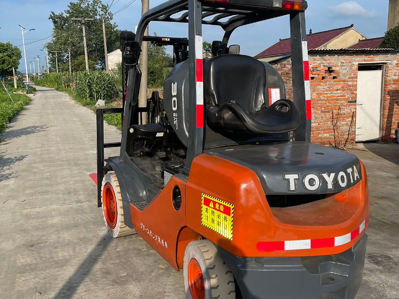 Toyota 3-ton forklift