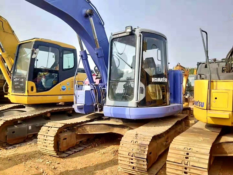 sed Komatsu PC128US excavator