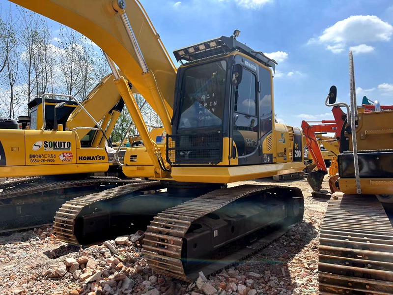 Used Komatsu PC200-8 excavator