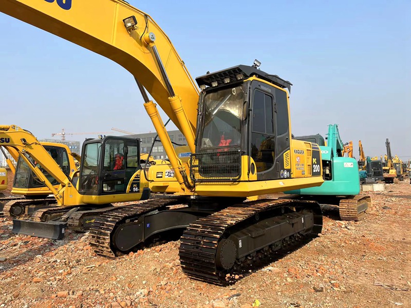 Used Komatsu PC200-8 excavator