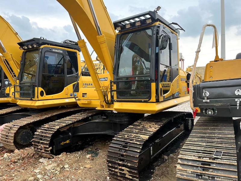 Used Komatsu PC200-8 excavator