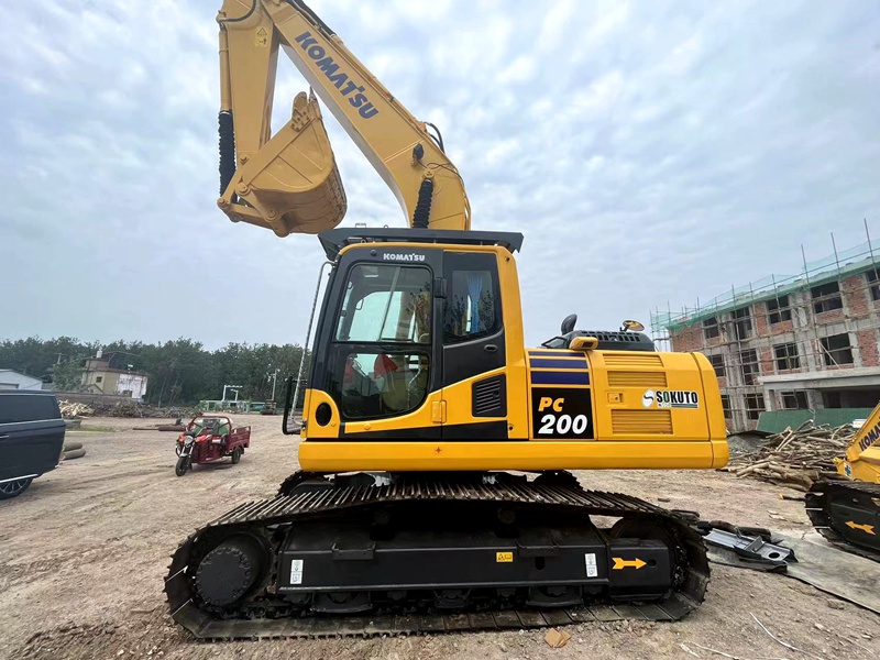 Used Komatsu PC200-8N1 excavator