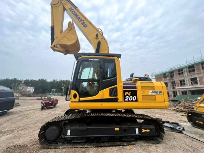 Used Komatsu PC200-8N1 excavator