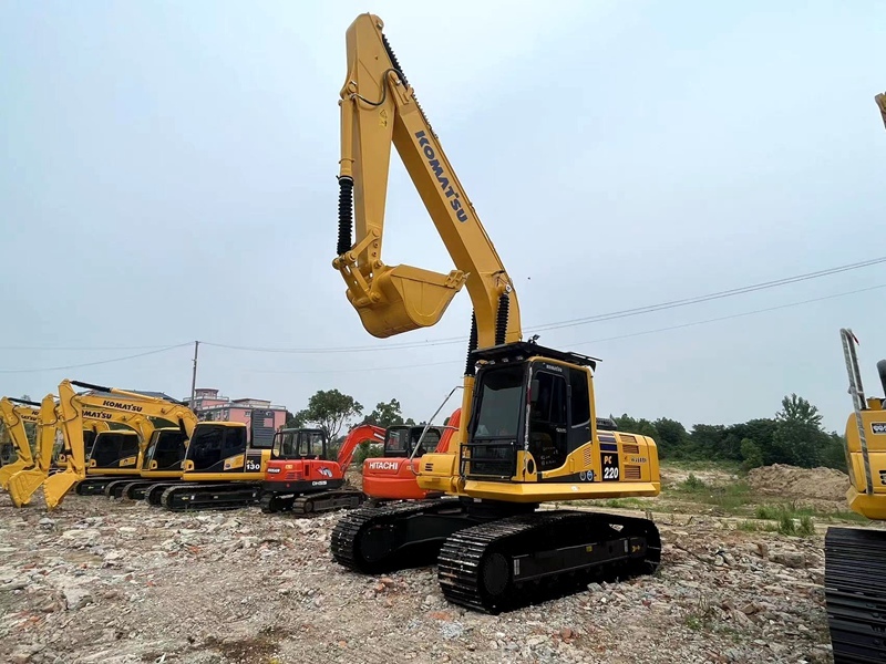 Used Komatsu PC220-8 excavator