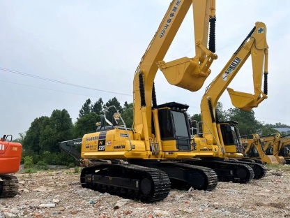 Used Komatsu PC220-8 excavator