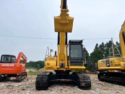 Used Komatsu PC220-8 excavator