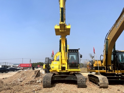 Used Komatsu PC240LC-8 excavator