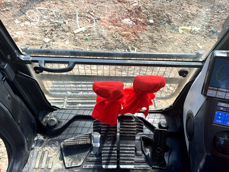 Used Komatsu PC240LC-8 excavator