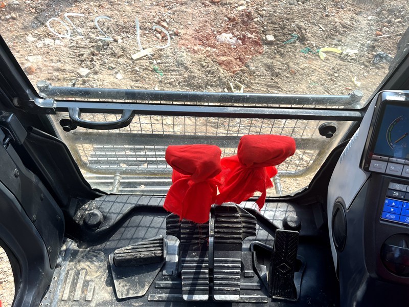 Used Komatsu PC240LC-8 excavator