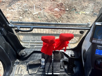 Used Komatsu PC240LC-8 excavator