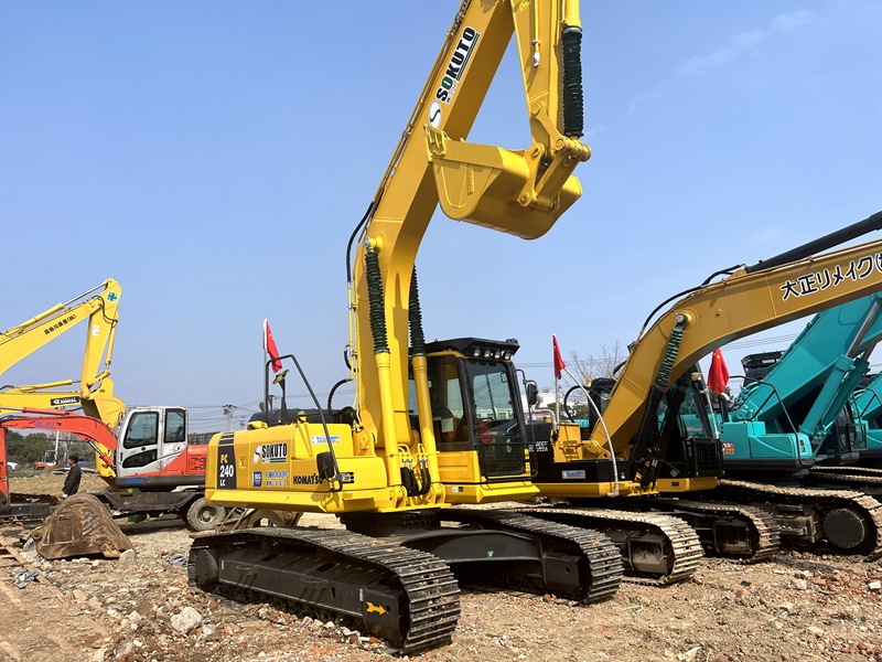Used Komatsu PC240LC-8 excavator